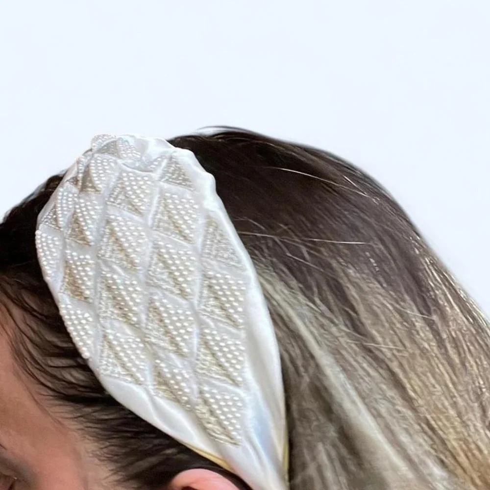 White embellished hair‎ band